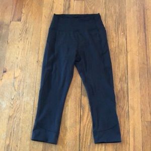 Lululemon black cropped leggings